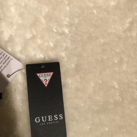 Guess - Picture 3 of 5